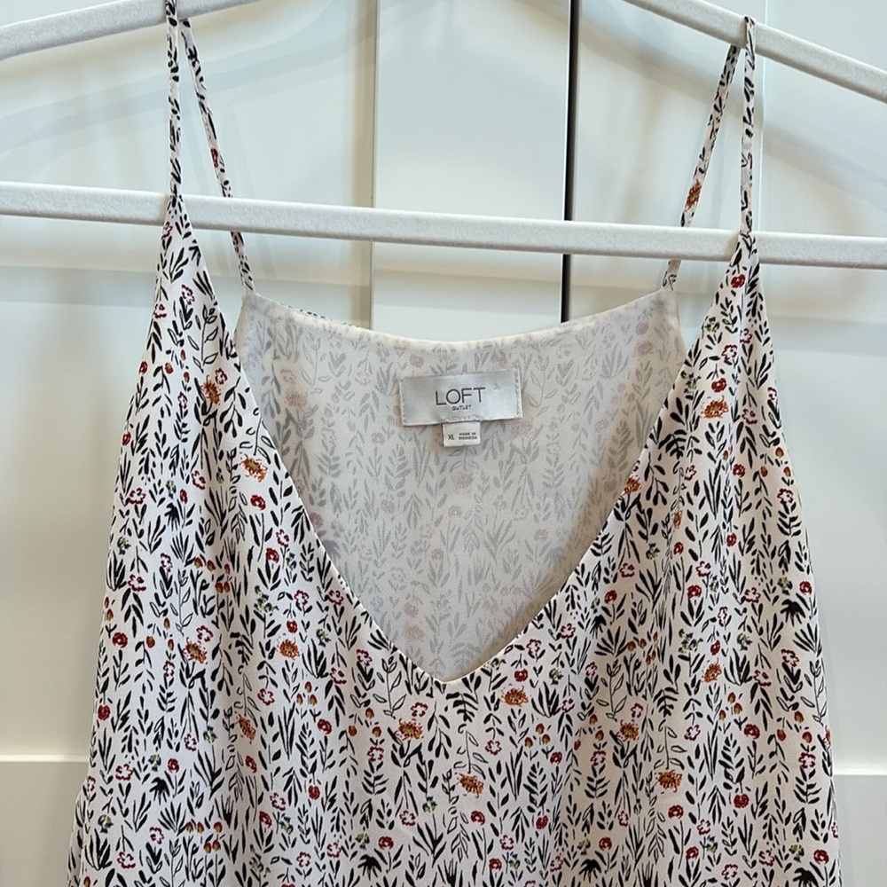 Loft fall floral v neck tank size XL